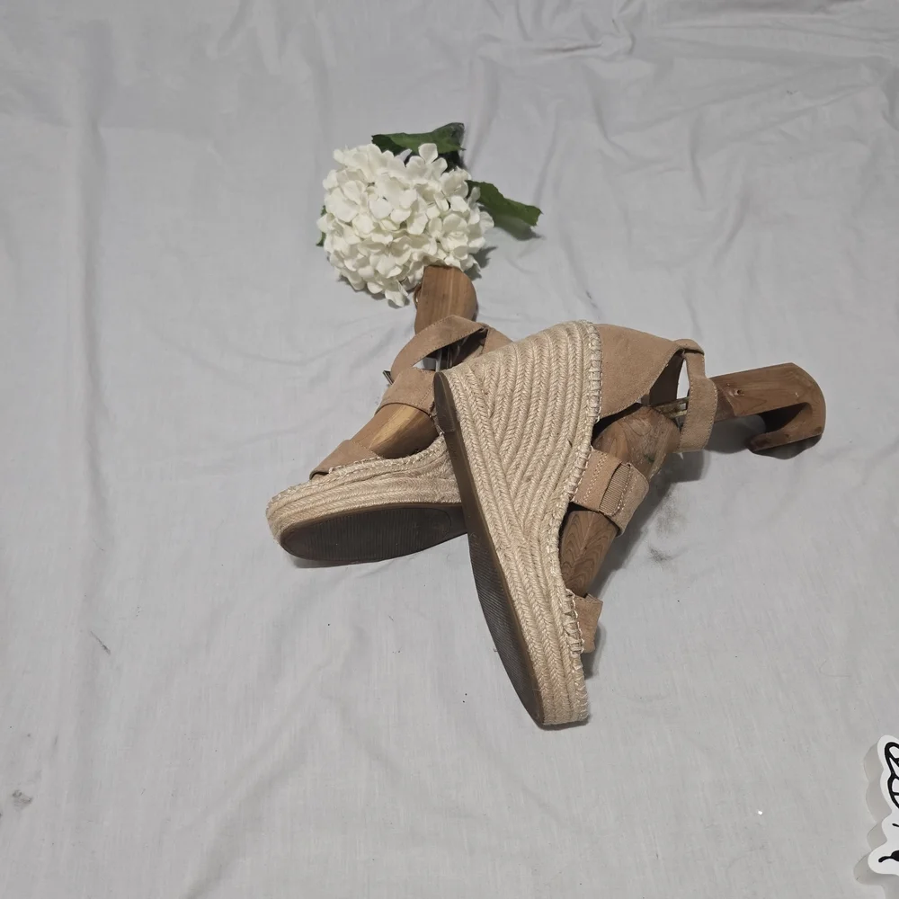 INC International Concepts Brown Platform Sandals 369